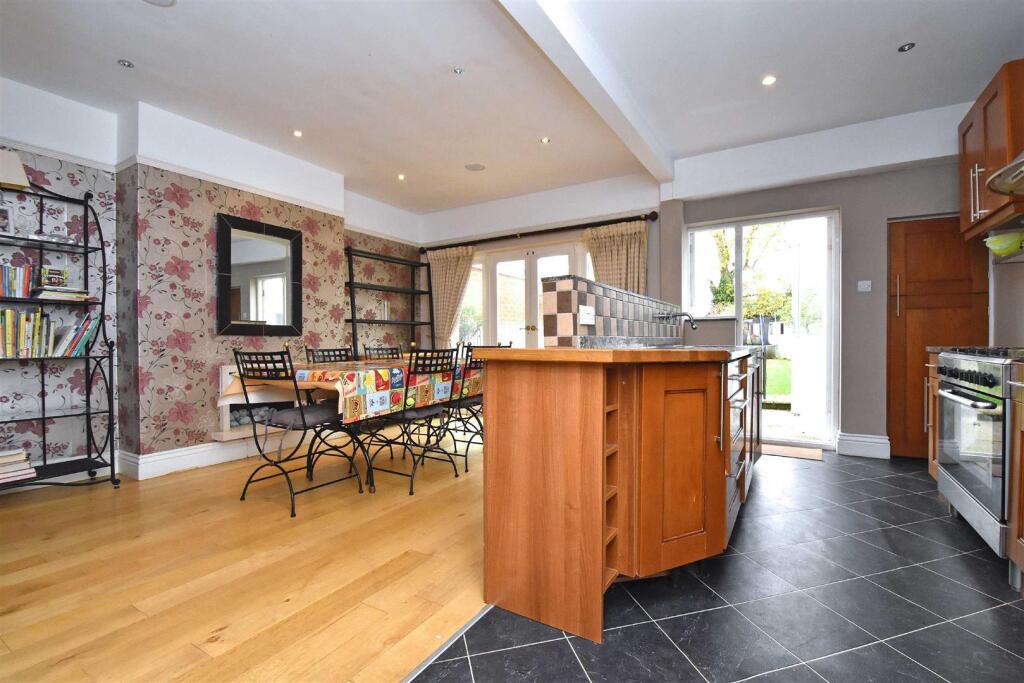Bishops Avenue, Bromley photo 5