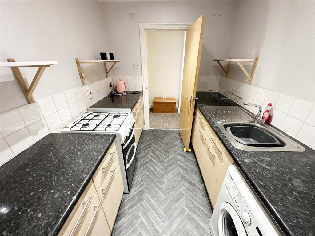 Apartment in Portsmouth, Portsea - View 5