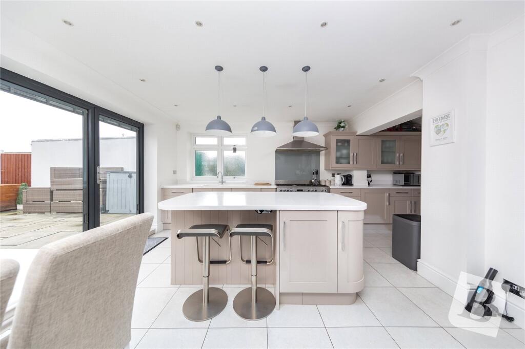 House in Romford - More
