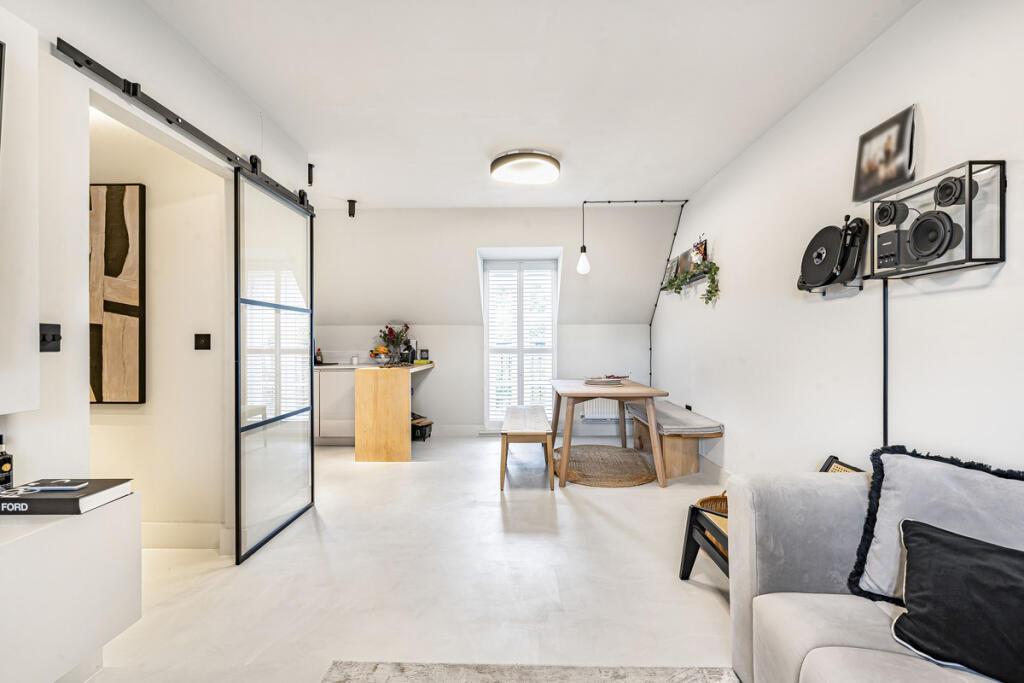Main image of property: De Burgh Gardens, Tadworth, KT20