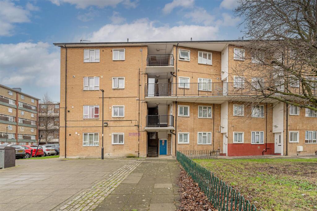 3-bed flat on Beaconsfield Road, Edmonton, £290,000