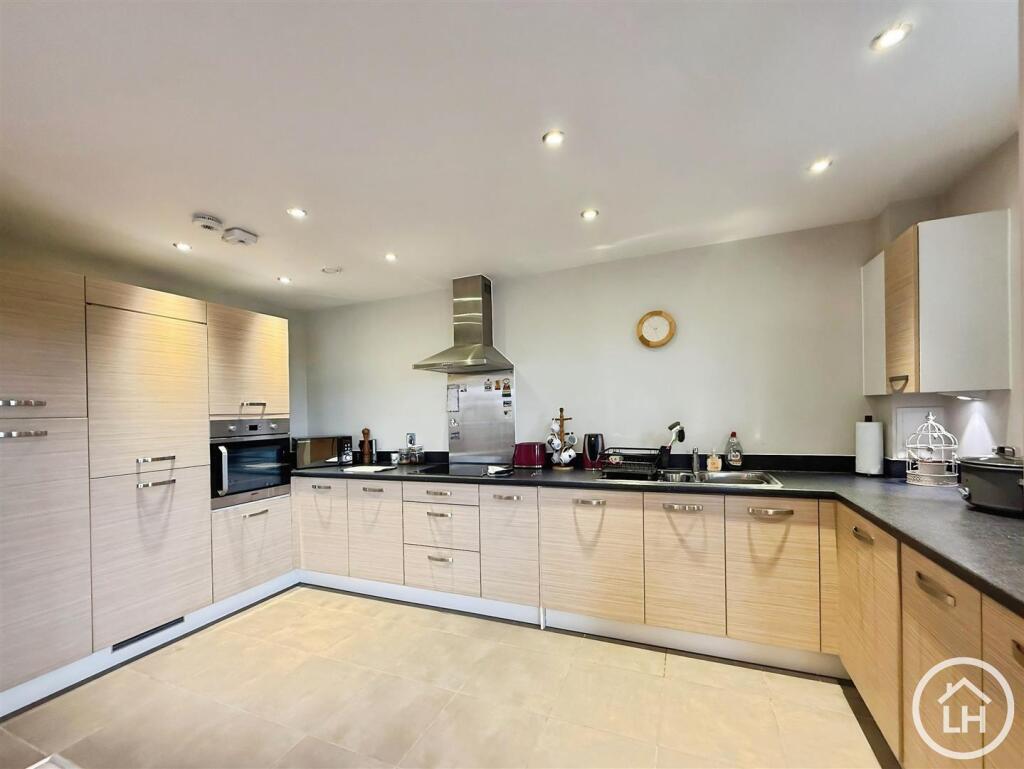 Apartment in Swale, Howt Green, Milton Regis - View 4