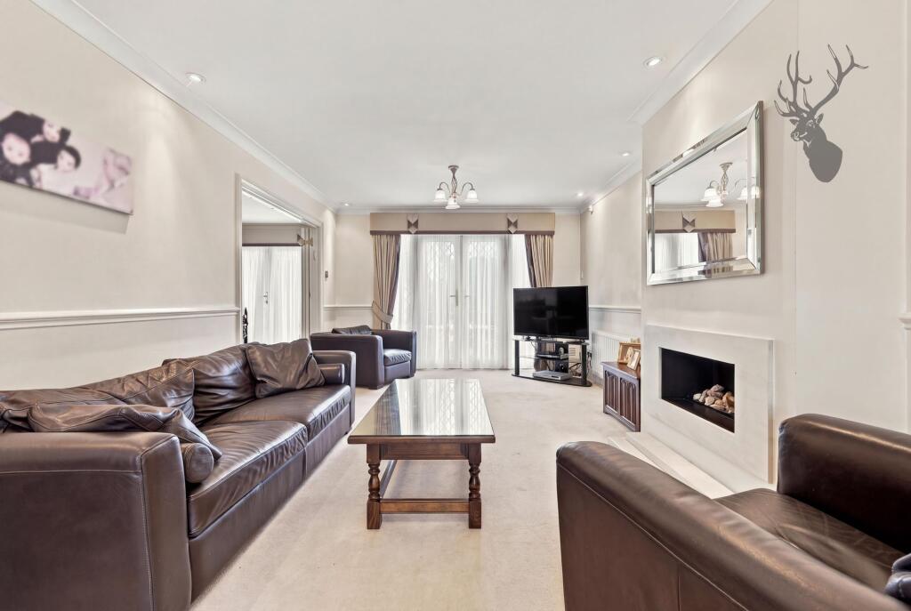 House in Epping Forest, Chigwell - View 2