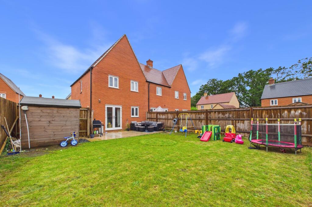 House in Towcester, West Northamptonshire - View 2