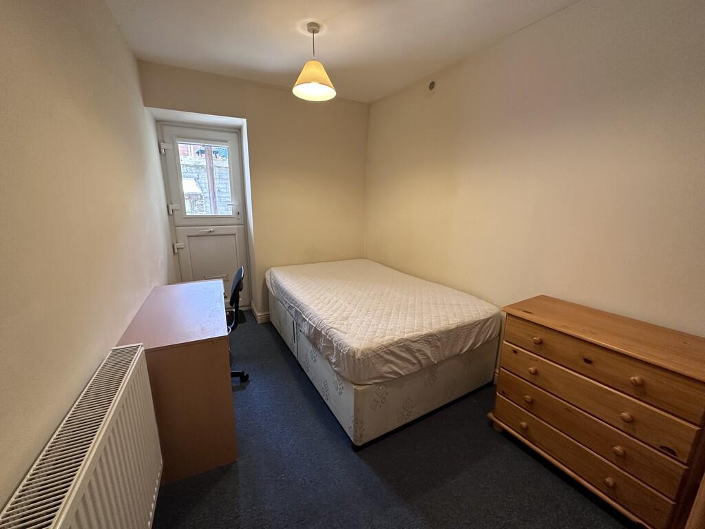 5 bedroom maisonette for rent