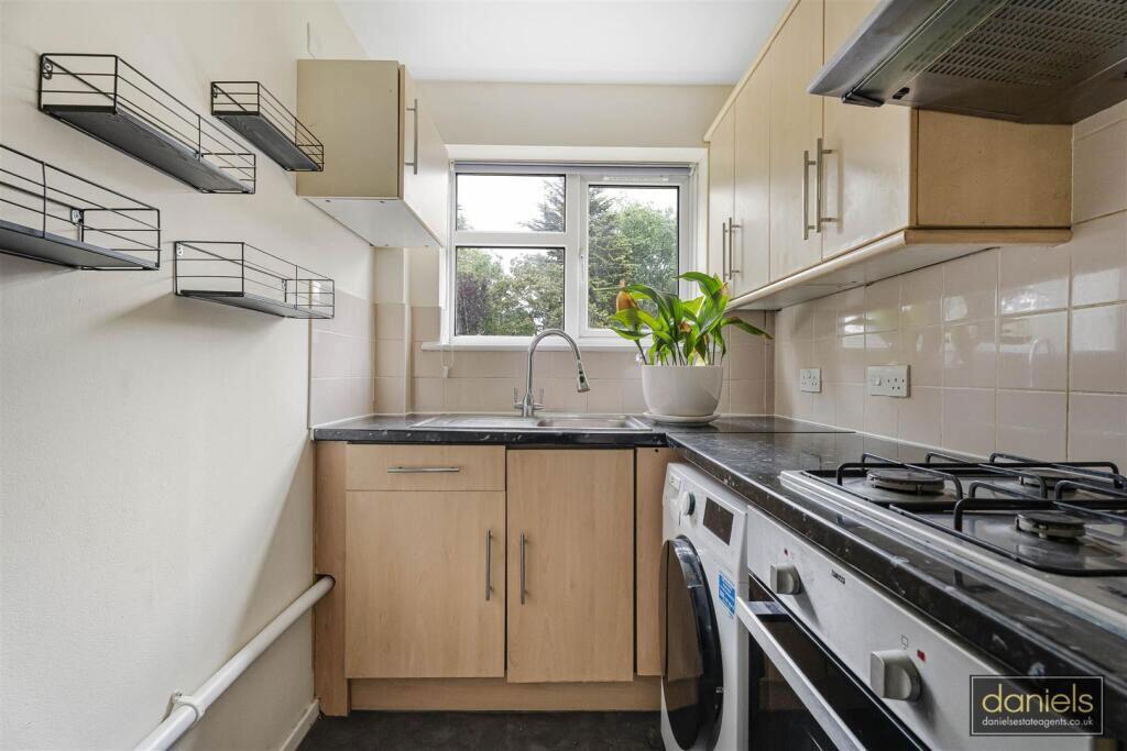 Byron Road, Wealdstone, Harrow, HA3 7TU photo 2