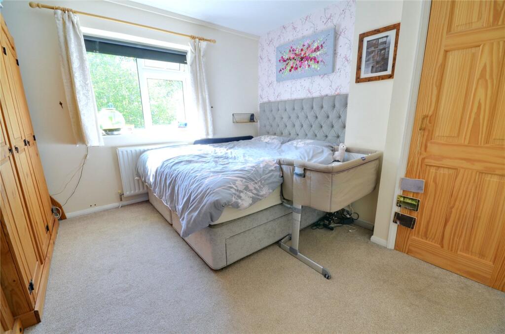 House in East Grinstead, Dormansland - More