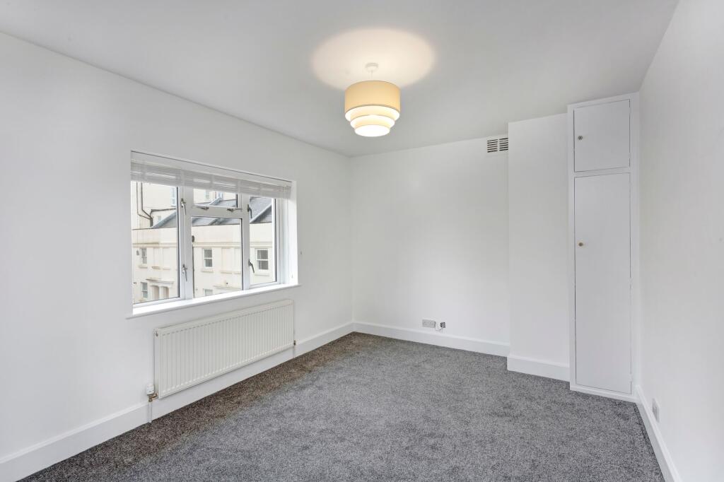 House in Hove, Brighton and Hove - View 4