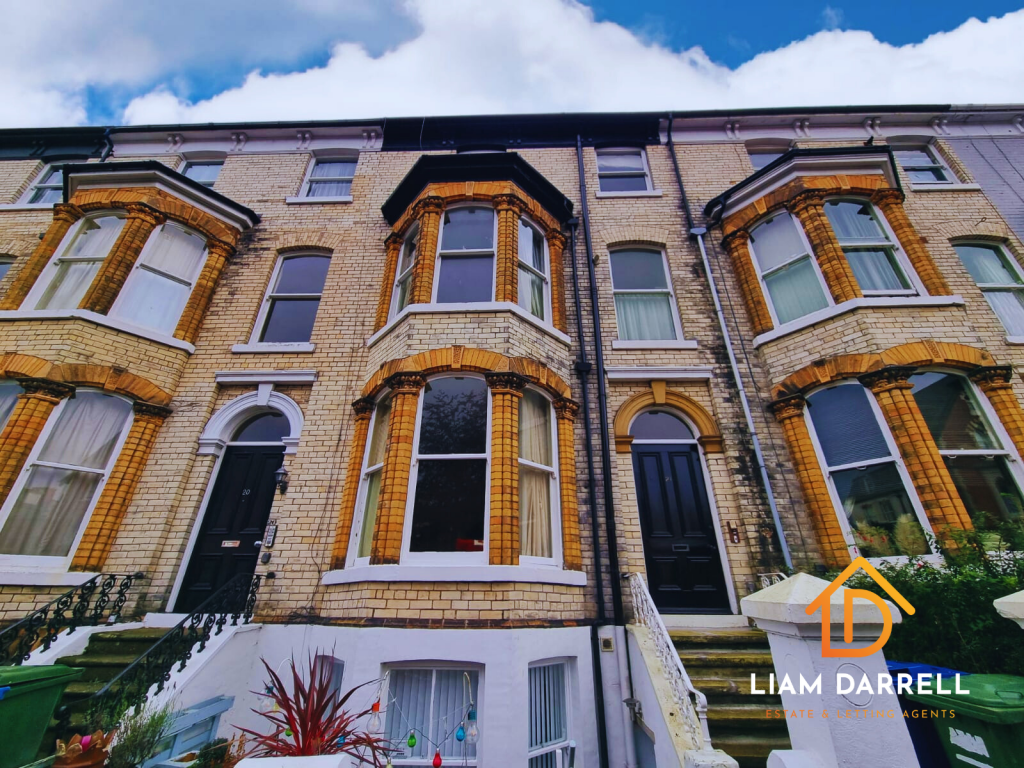 3-bed flat on Esplanade Gardens, Scarborough, North Yorkshire, £90,000