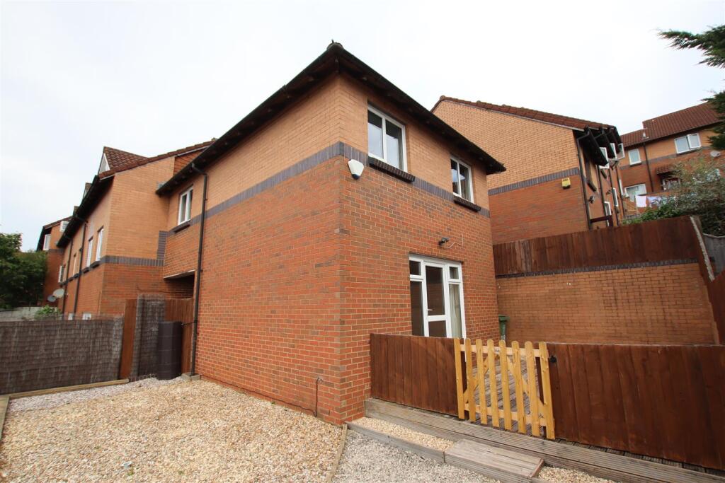 Main image of property: Farm Hill, Exeter