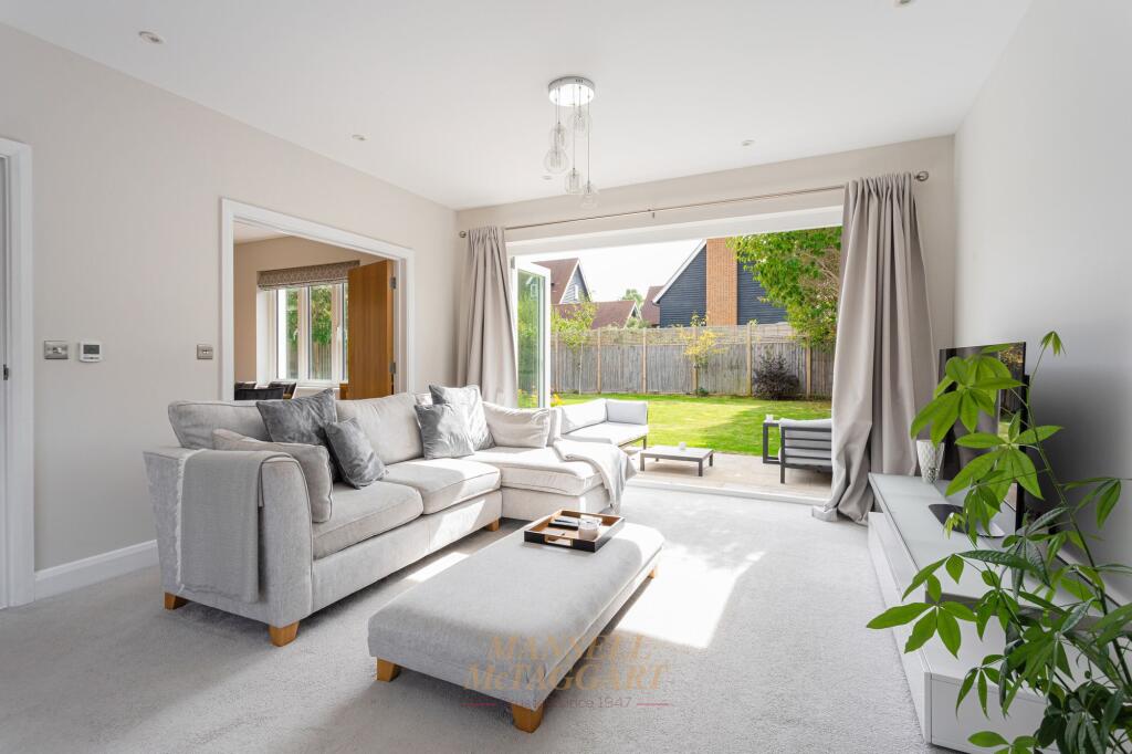 House in Reigate and Banstead, Horley - More