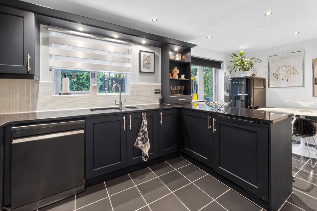 Paddock Close, Mansfield, NG18 - View 6