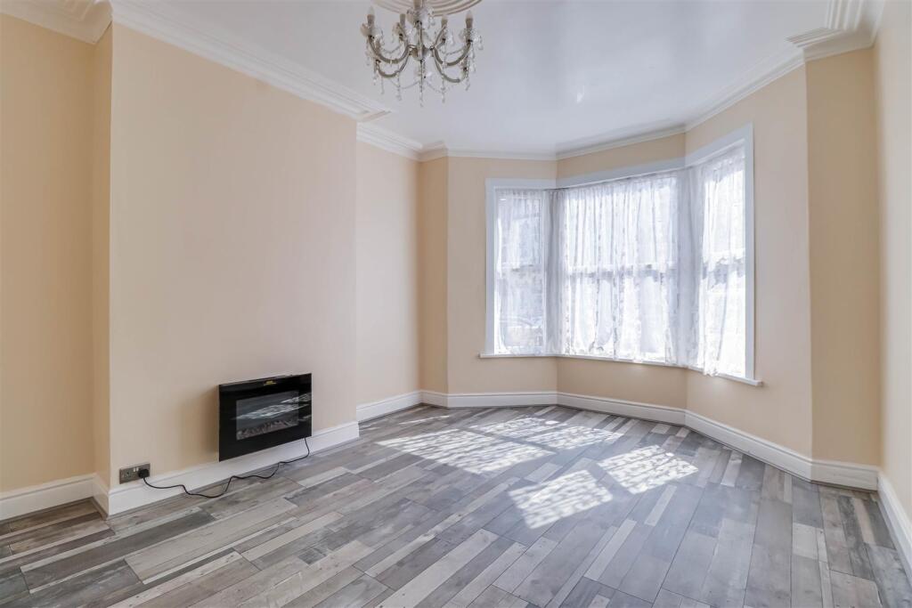 House in Southend-on-Sea - View 4