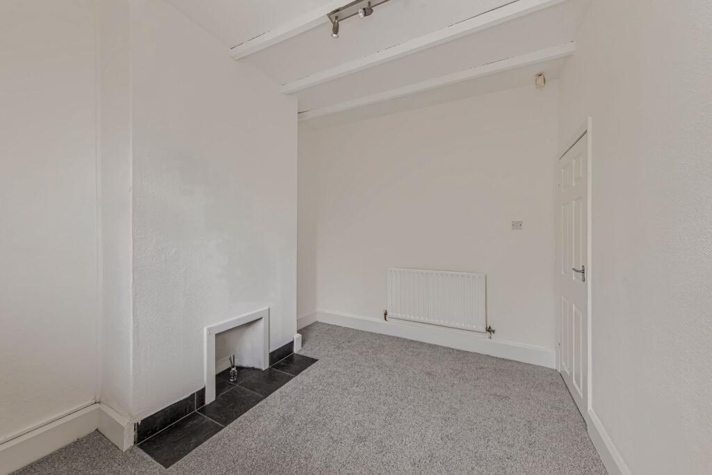 House in Stoke-on-Trent - More