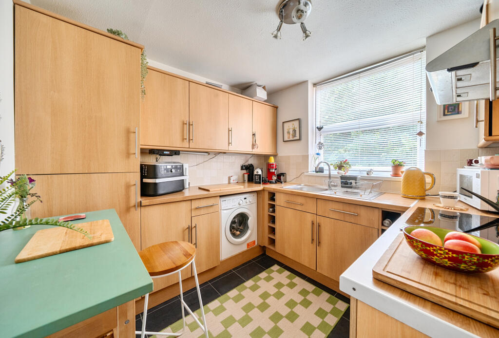 Apartment in Bristol, Repton Grange, Henbury - View 4
