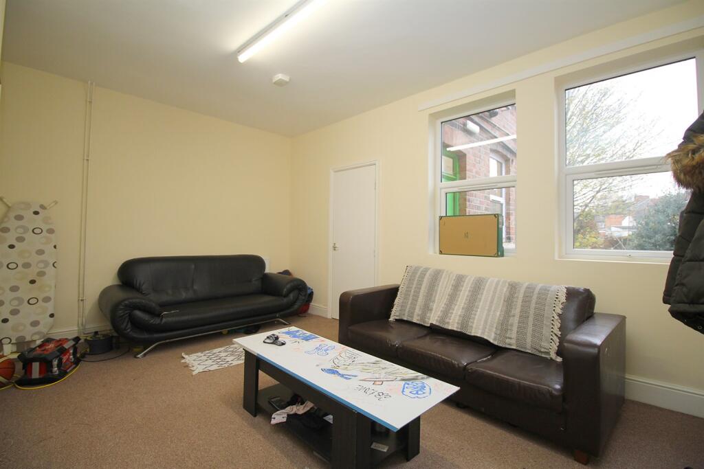 House in Leicester - View 5
