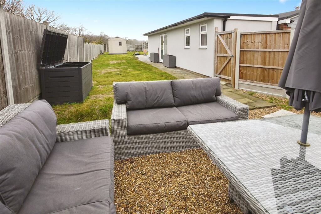 Cadogan Avenue, West Horndon, Brentwood, Essex, CM13 photo 4