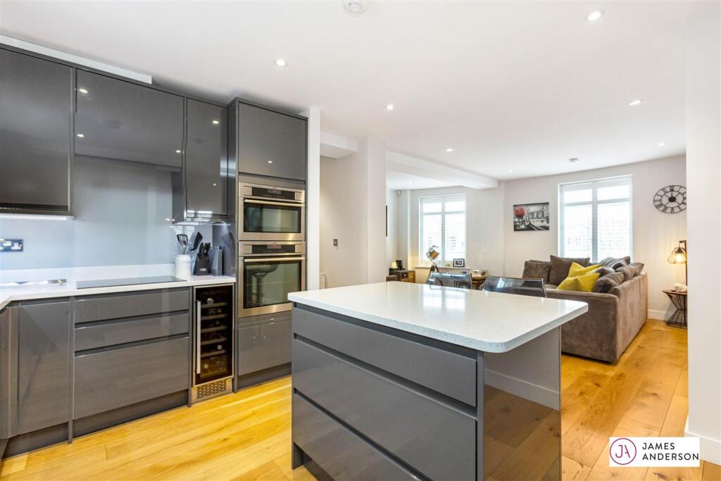 Main image of property: Upper Richmond Road West, East Sheen, SW14