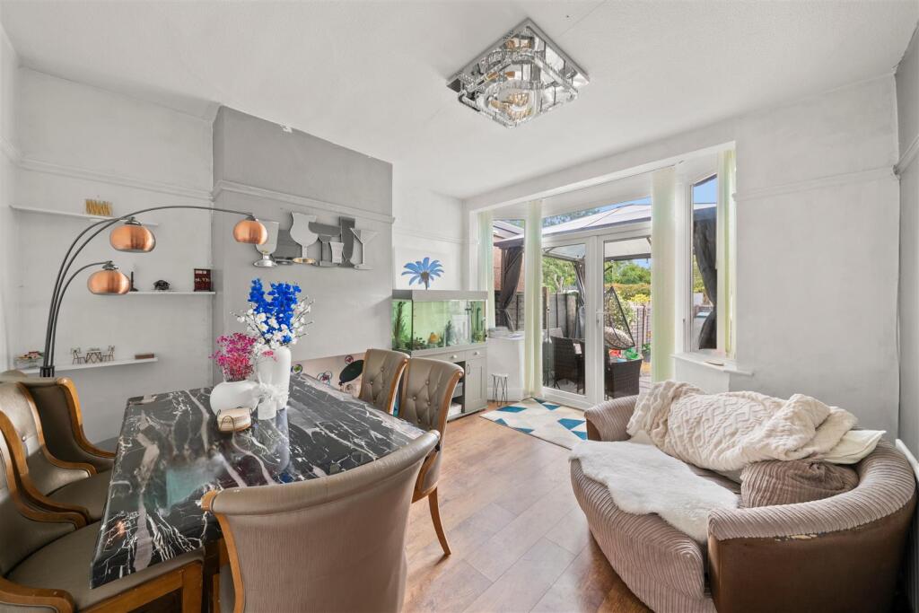 House in London, Worton - View 3