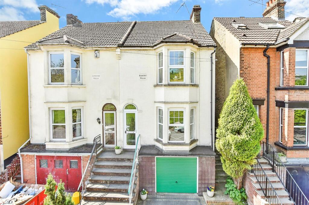 House in Chatham, Medway - View 4
