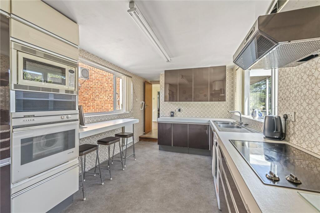 House in Twickenham - More
