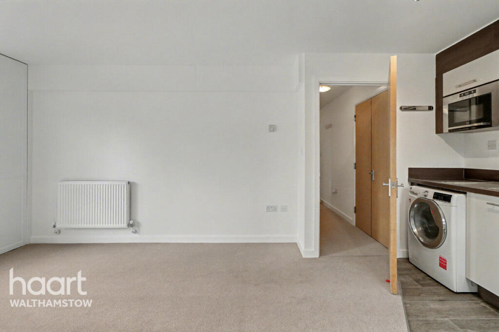 Apartment in London, Hale End - View 2