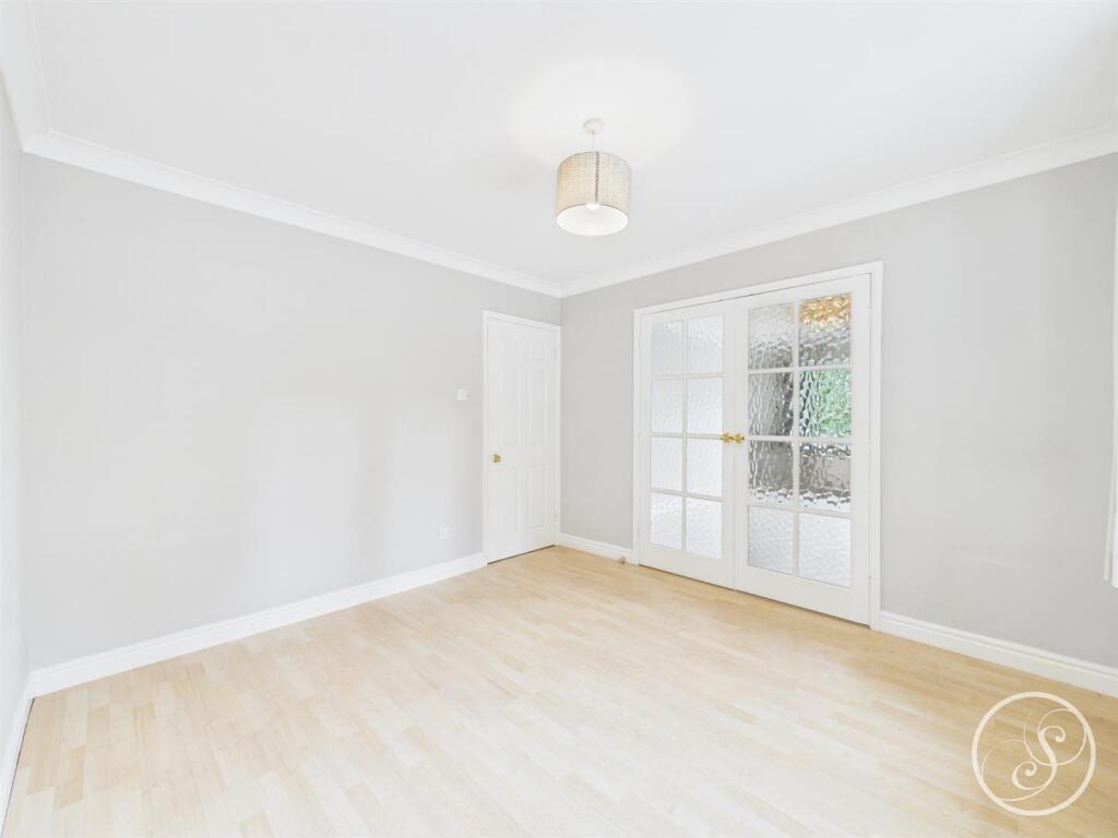 Apartment in Leeds, Alwoodley - View 5