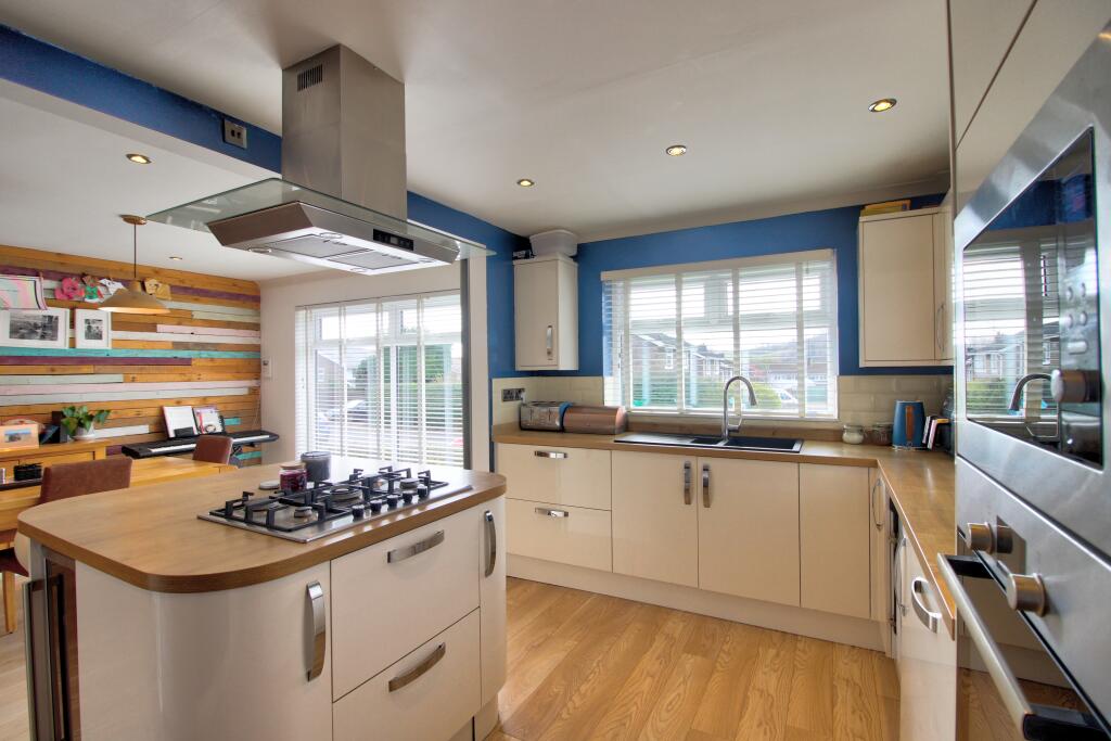 Court Gardens, Newport, NP10 - View 6