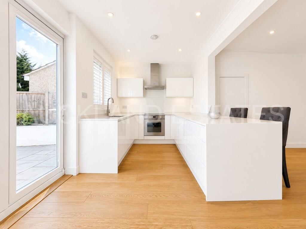 Swanley Crescent, Potters Bar photo 4