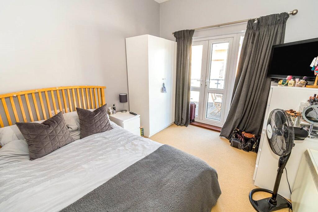 Apartment in Southampton - View 5