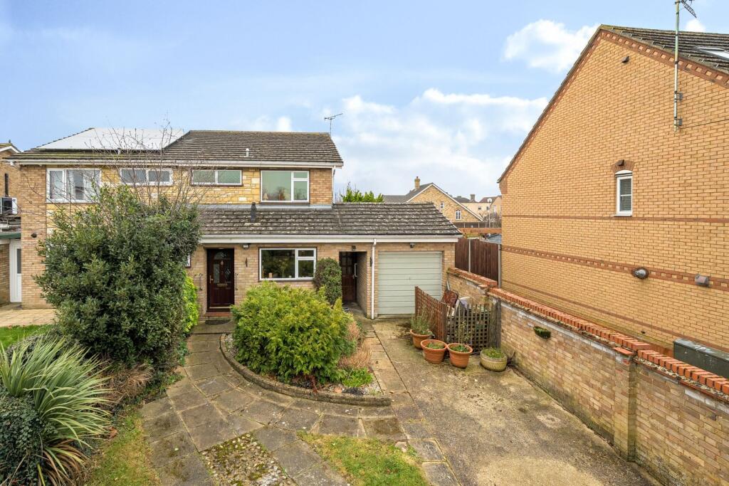 Main image of property: Mowbray Crescent, Stotfold, Hitchin, SG5