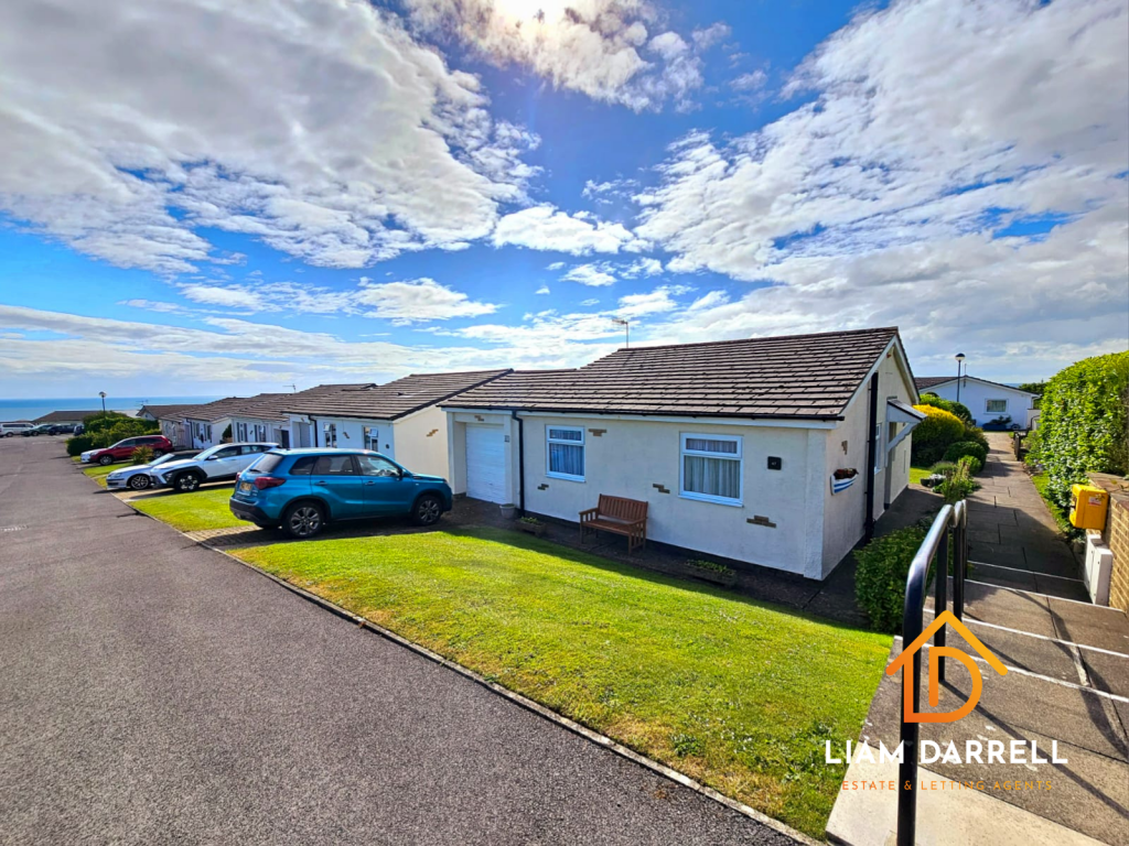 2-bed detached on Knipe Point Drive, Osgodby, Scarborough, North Yorkshire, £180,000