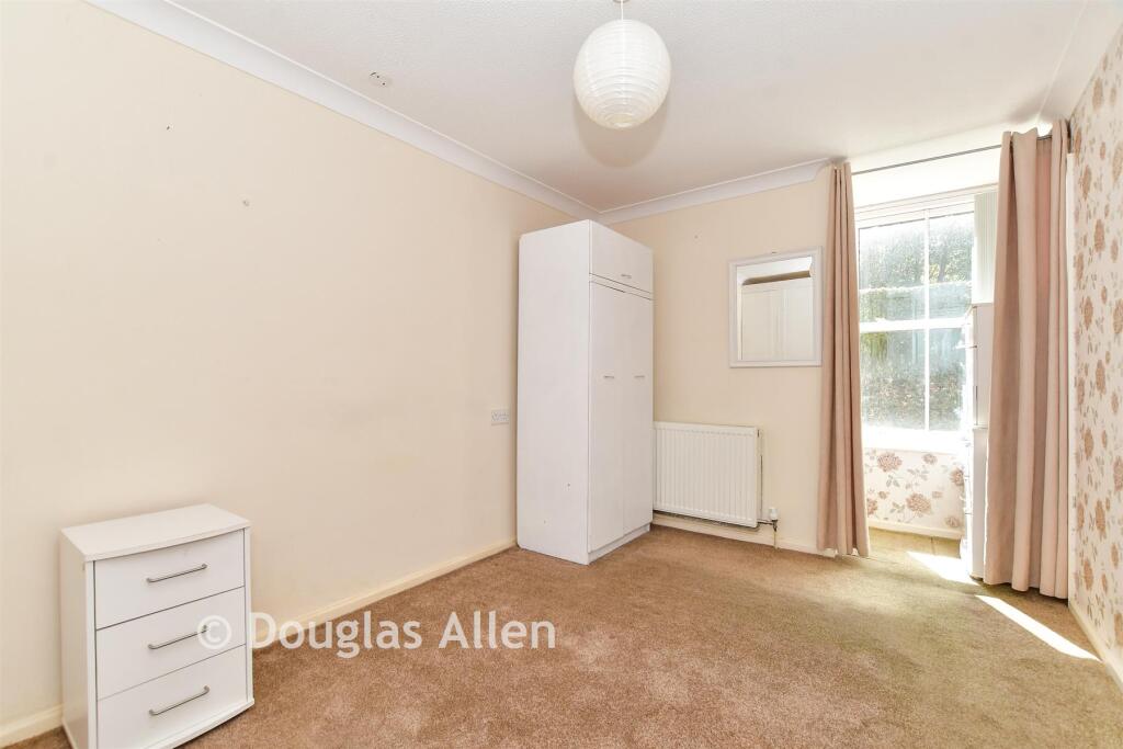 Apartment in Southend-on-Sea - More