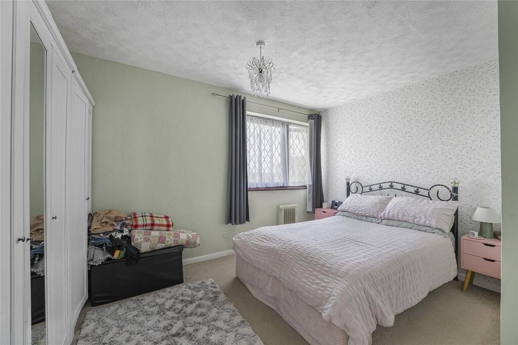 House in Dartford - More