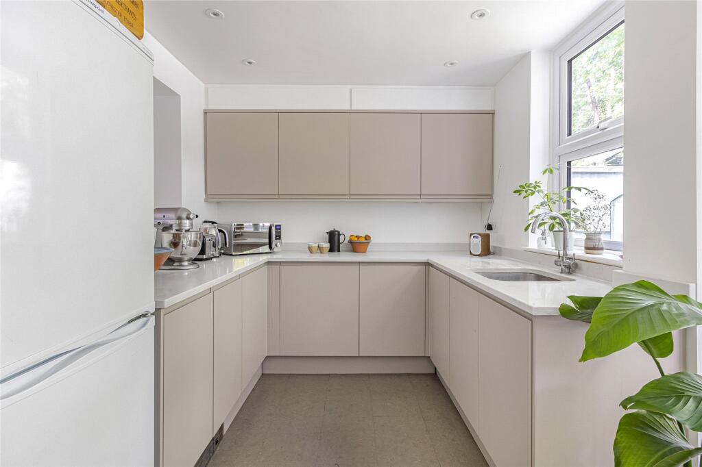 House in London - View 5