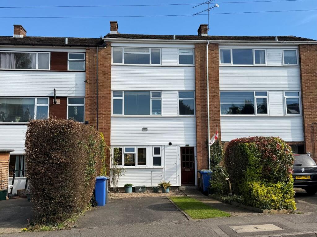 Main image of property: 4A Kingsway, Blackwater, Camberley, Surrey, GU17 0HY