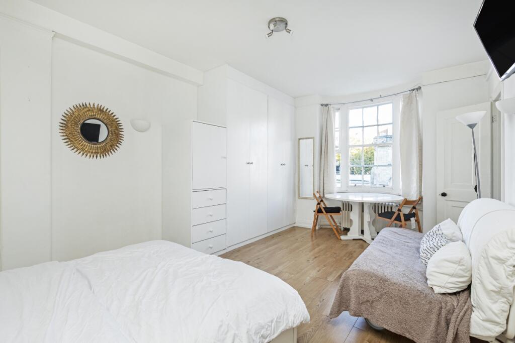 Studio flat for rent