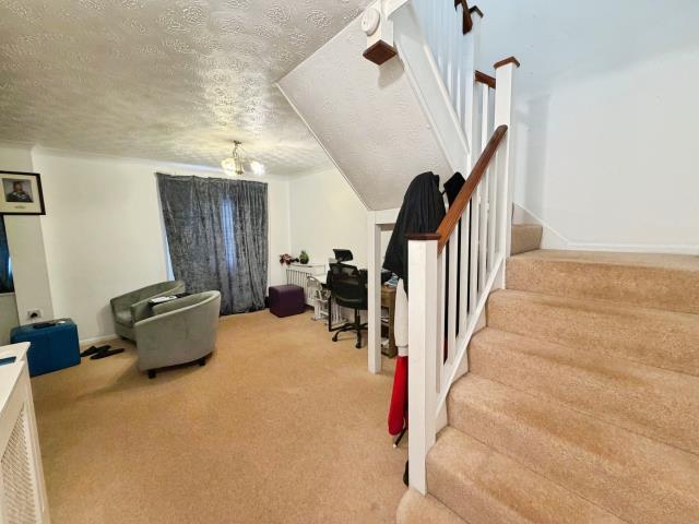House in Newbury, West Berkshire - More