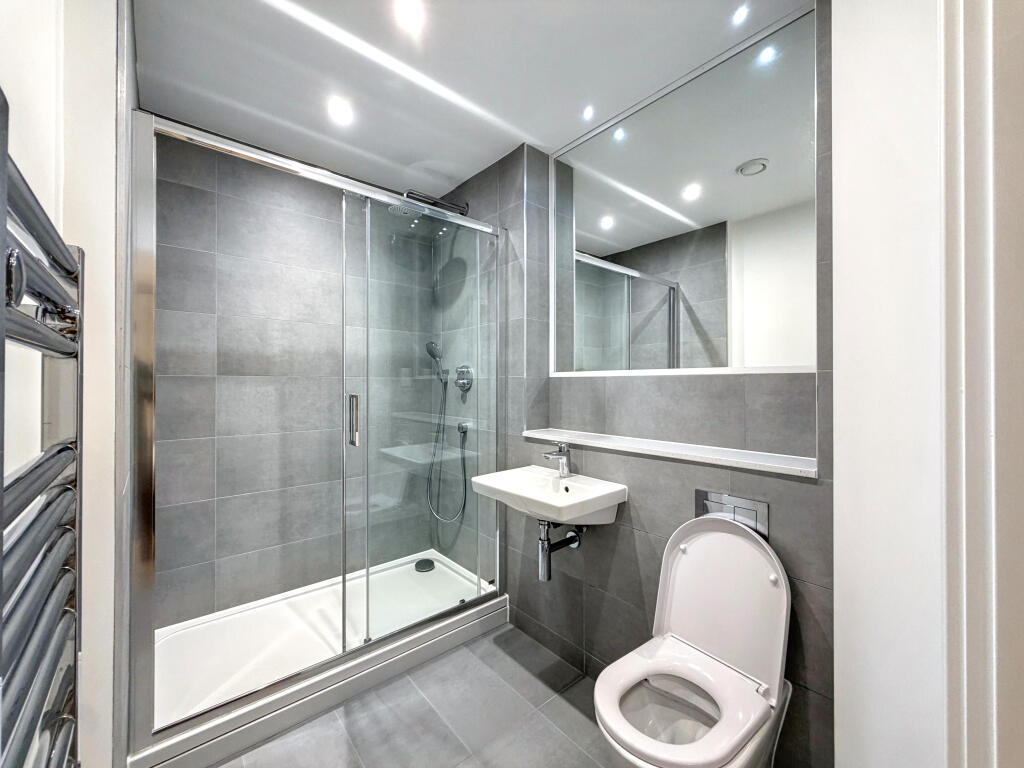 Apartment in Sutton - View 5