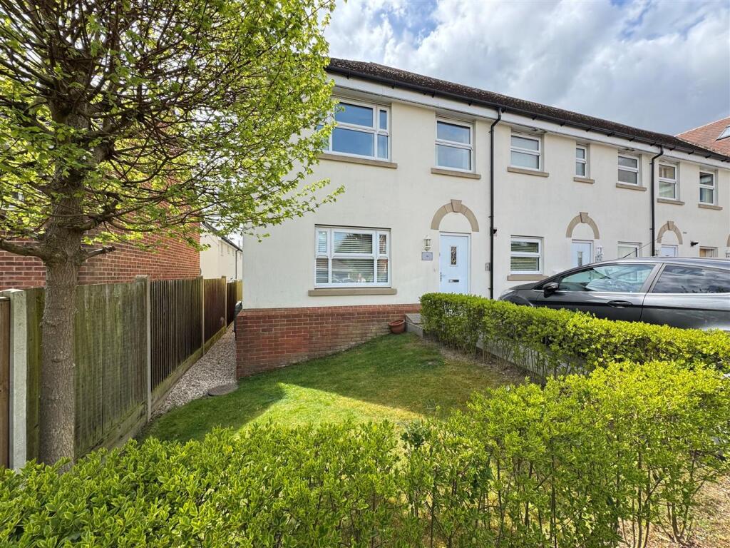 Main image of property: Hockley Road, Rayleigh