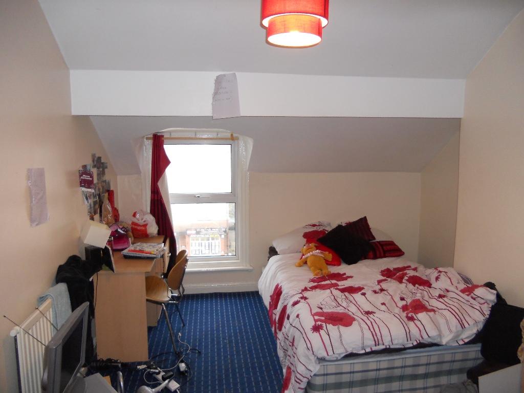 8 bedroom terraced house for rent