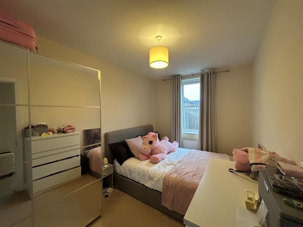 Apartment in Northampton - More