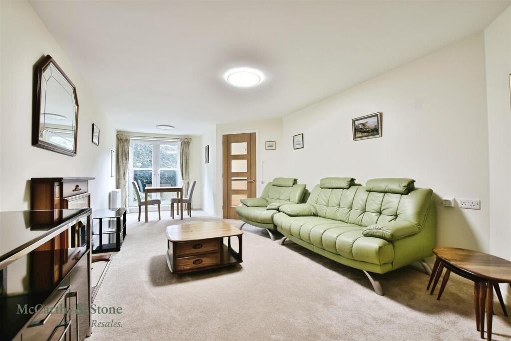 Apartment in Stockport, Greater Manchester - View 4