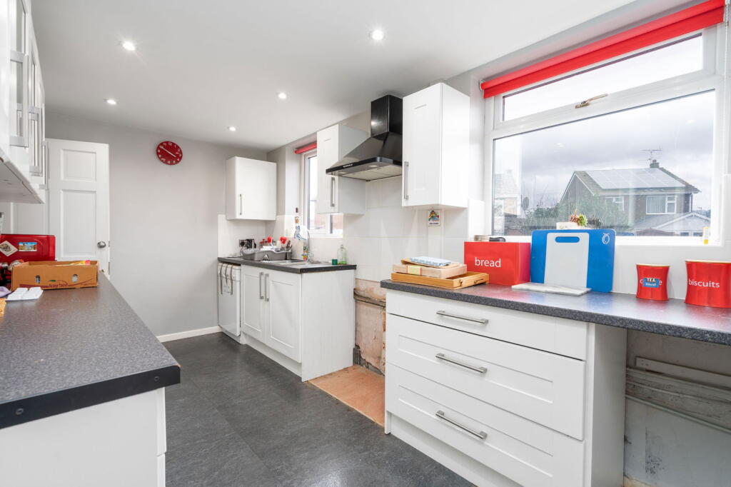 Ridge Close, Hadfield, GLOSSOP, SK13 2EA photo 3