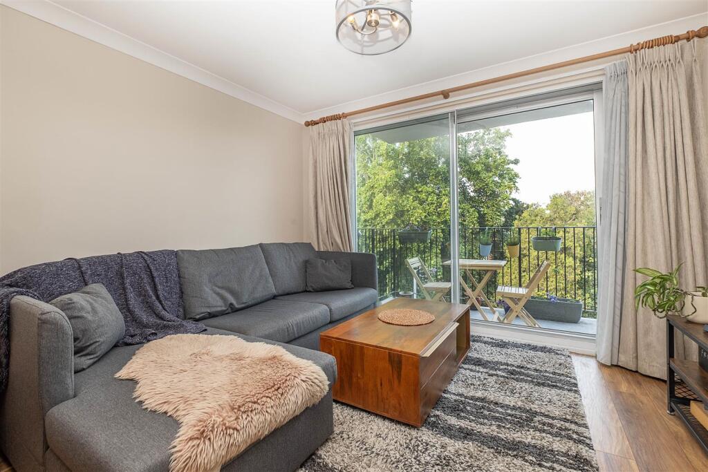 Apartment in London, Royal Borough of Kingston upon Thames - View 4