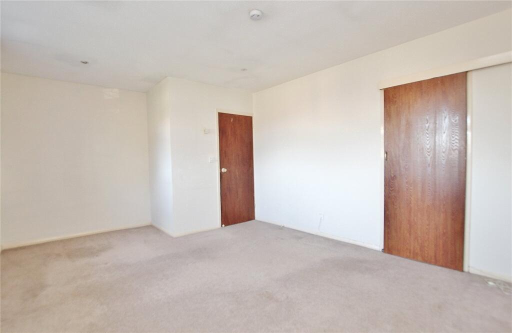 Apartment in Woking, Surrey - View 3