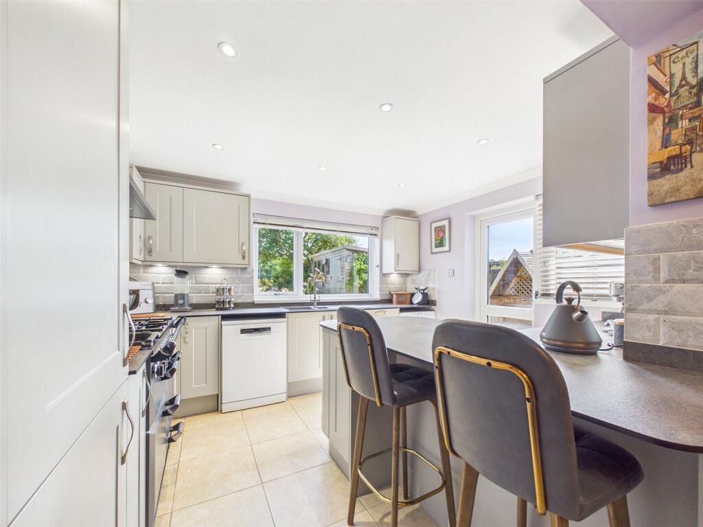 Pear Tree Close, Bransgore, Christchurch, Dorset, BH23 photo 4