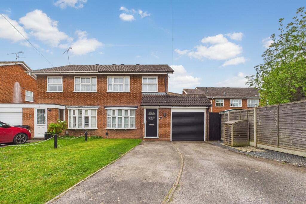 Main image of property: Dunbar Drive, Woodley, Reading, Berkshire, RG5