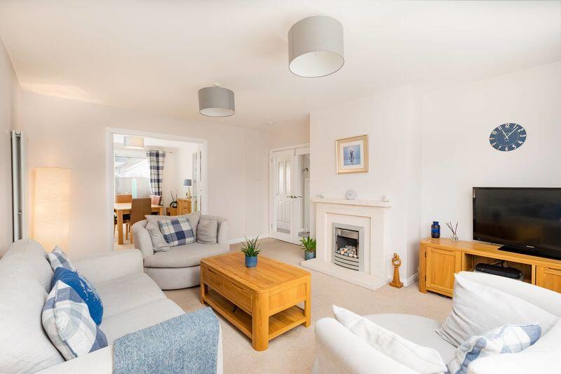 11 Dukehaugh, Peebles, EH45 9DN photo 3