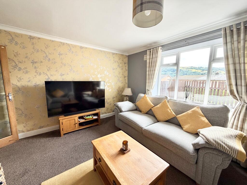 Banksfield Crescent, Mytholmroyd, HX7 5NG photo 5